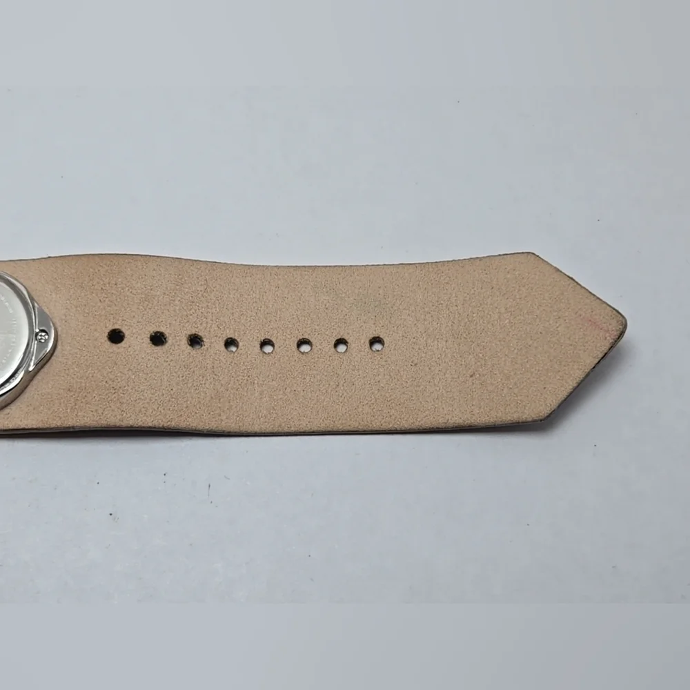 Womens Marc Jacobs MBM2004 Wrist Watch Leather Band Belt Buckle New Battery